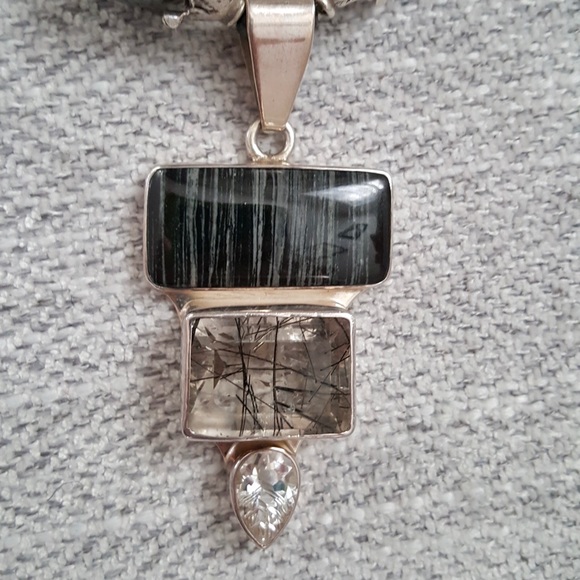 Women’s beaded necklace with Charles Albert pendant - Picture 3 of 10